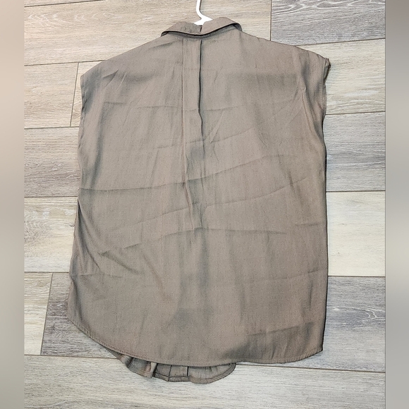 Tahari Olive Green Sleeveless Button Up Tunic Top Size Medium New With Tags - Picture 4 of 6
